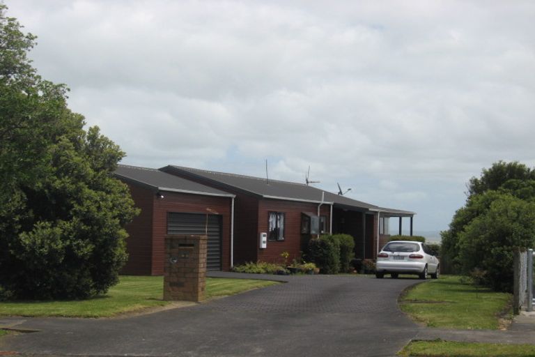 Photo of property in 23 Bill Phillip Place, Clendon Park, Auckland, 2103