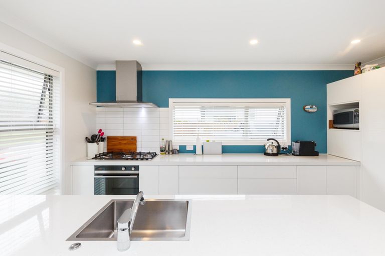 Photo of property in 14 Freedom Drive, Kelvin Grove, Palmerston North, 4414