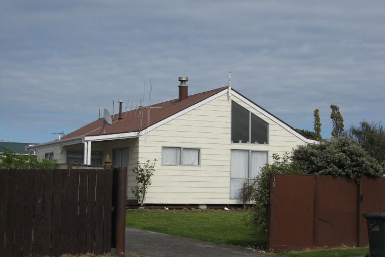 Photo of property in 19 Karyn Street, Castlecliff, Whanganui, 4501