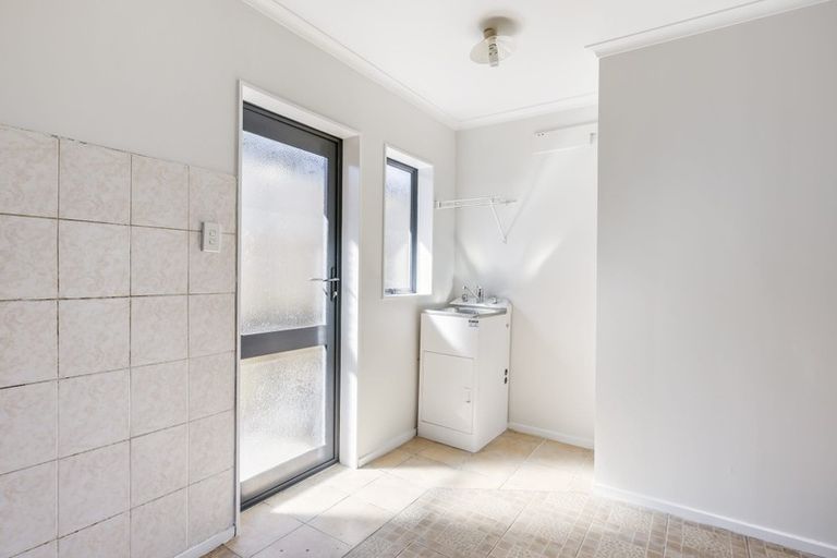 Photo of property in 18 Peninsula Road, Mangere, Auckland, 2022