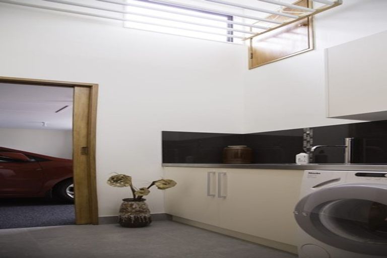 Photo of property in 10 Kinross Drive, Merrilands, New Plymouth, 4312