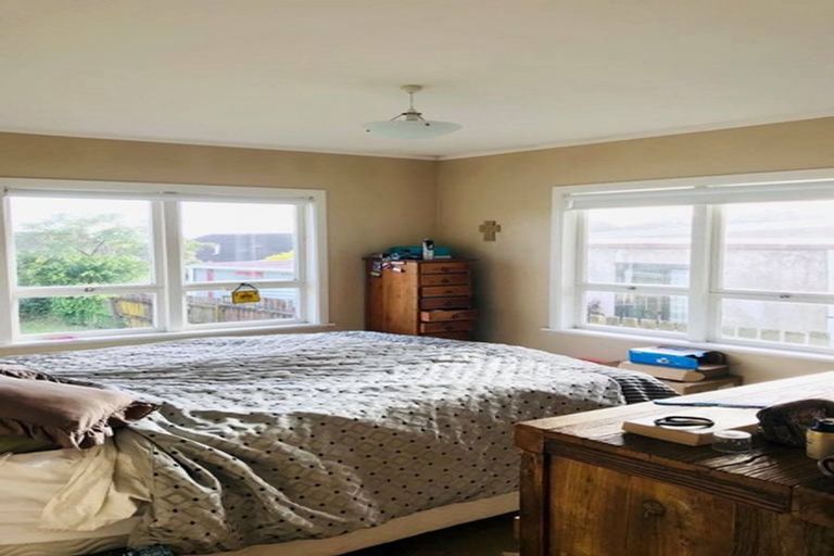 Photo of property in 33 Paparoa Road, Cockle Bay, Auckland, 2014