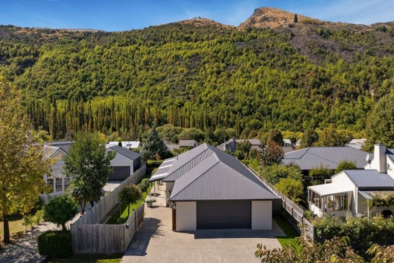 Photo of property in 4 Innes Place, Arrowtown, 9302
