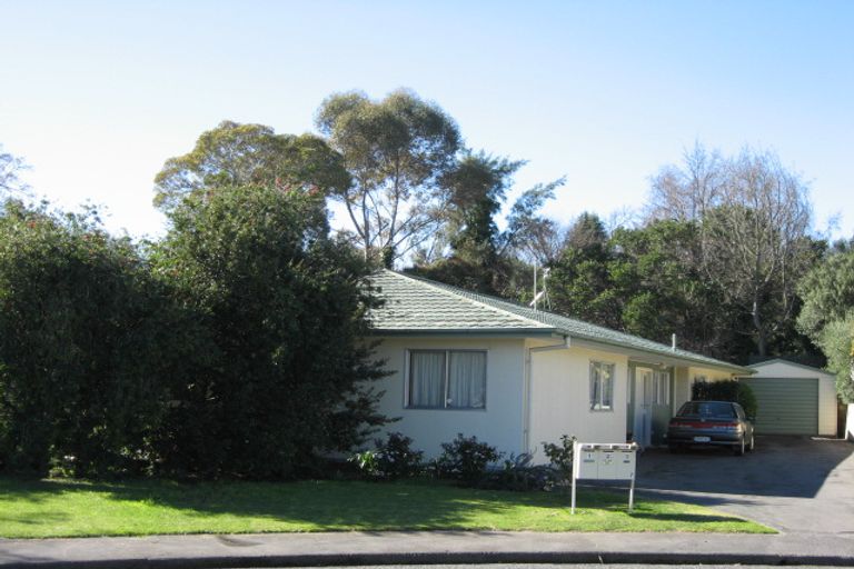 Photo of property in 2/7 Phillips Place, Havelock North, 4130
