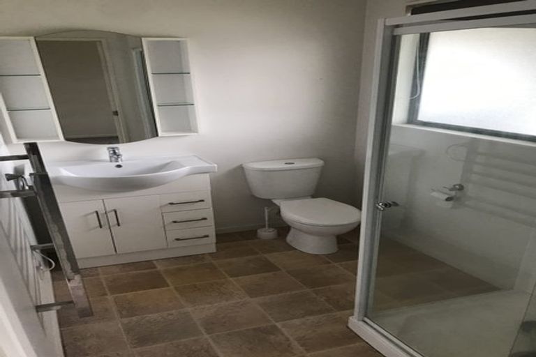 Photo of property in 26 Hewlett Road, Massey, Auckland, 0614