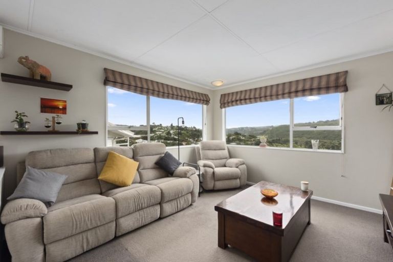 Photo of property in 17a Castle Crescent, Stokes Valley, Lower Hutt, 5019