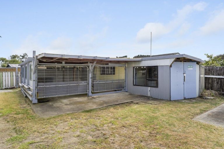 Photo of property in 15 Hewson Crescent, Otaki Beach, Otaki, 5512