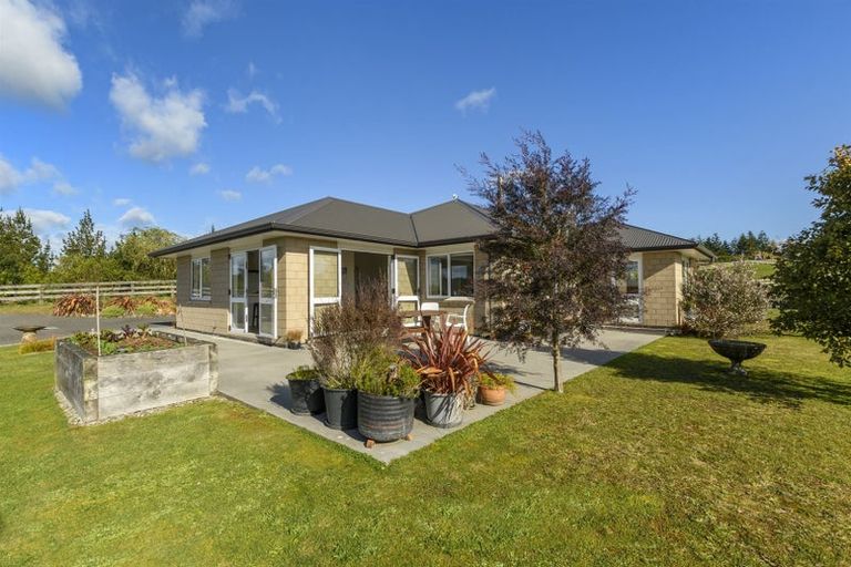 Photo of property in 20 Sarona Park Drive, Omanawa, 3171