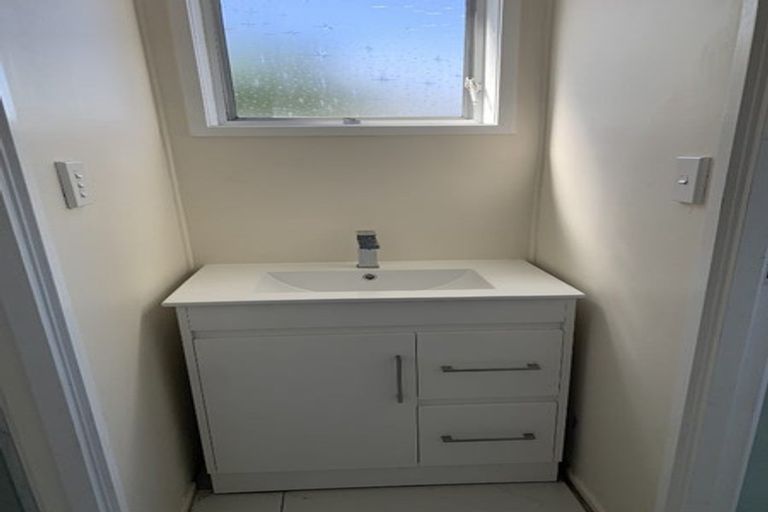 Photo of property in 13 Cockayne Crescent, Sunnynook, Auckland, 0620