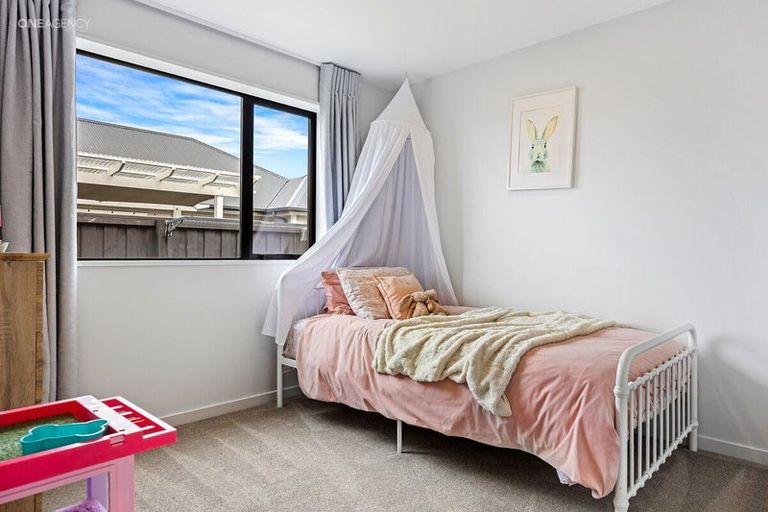 Photo of property in 12 Oakville Close, Rangiora, 7400