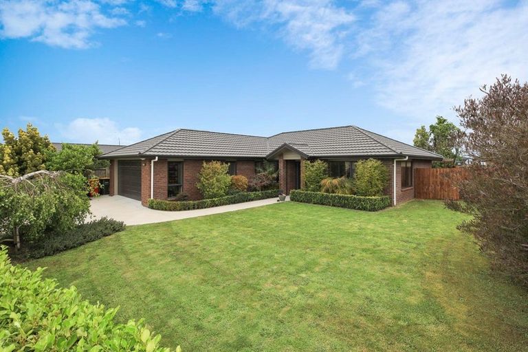 Photo of property in 5 Waltham Place, Rototuna North, Hamilton, 3210