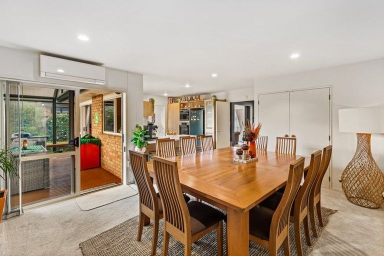 Photo of property in 8 Toledo Avenue, Henderson, Auckland, 0612