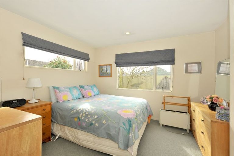 Photo of property in 2/134 Yaldhurst Road, Sockburn, Christchurch, 8042