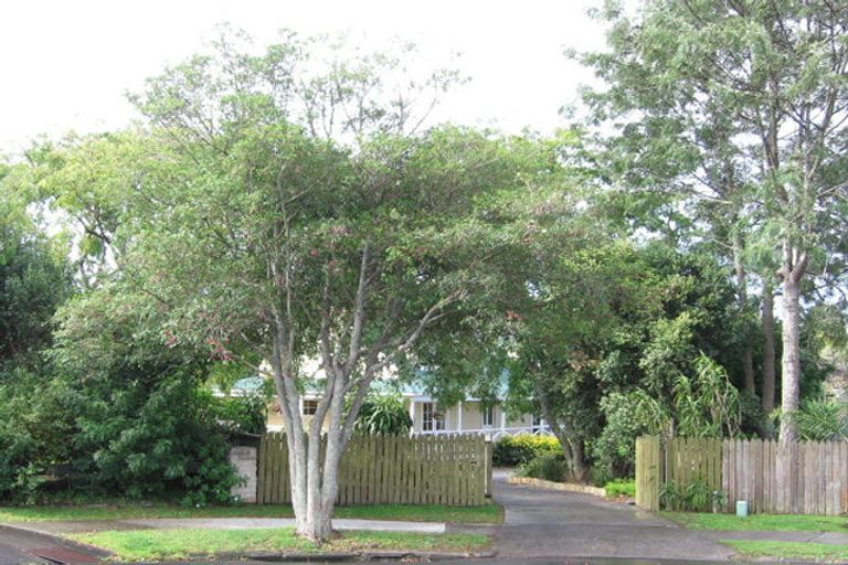 Photo of property in 12 Regia Close, Half Moon Bay, Auckland, 2012