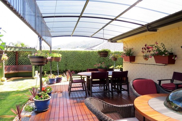 Photo of property in 11 Victoria Street, Coromandel, 3506