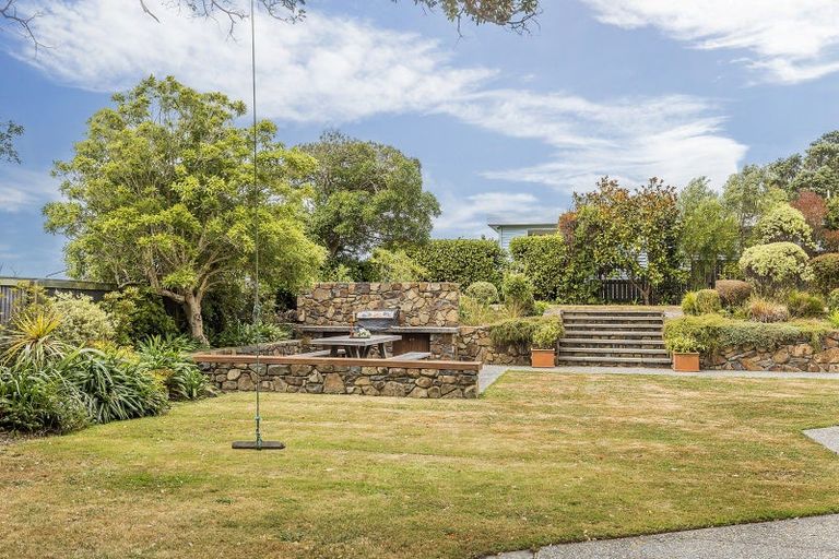 Photo of property in 11 Trelissick Crescent, Ngaio, Wellington, 6035