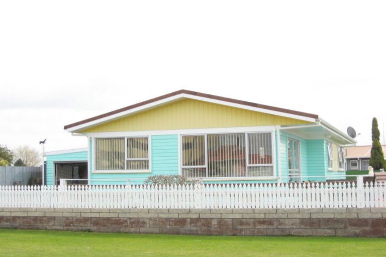 Photo of property in 12 Kahikatea Street, Inglewood, 4330