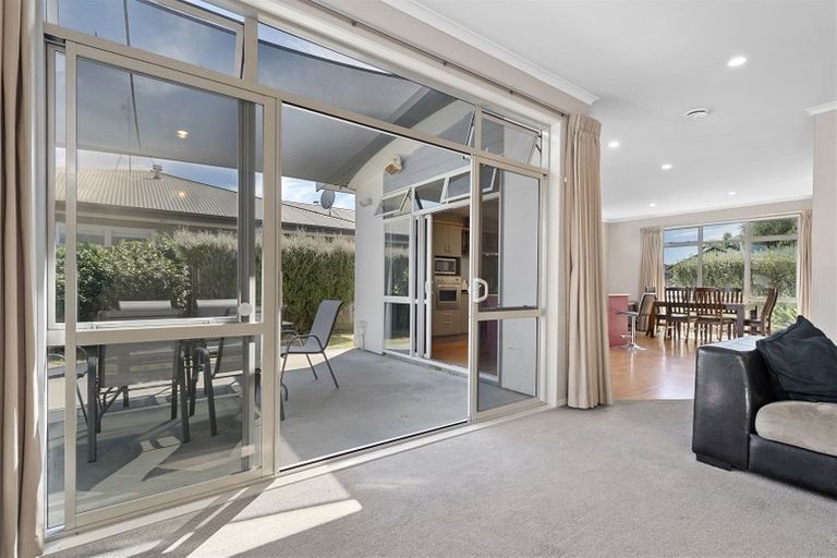 Photo of property in 10 Marick Place, Papamoa Beach, Papamoa, 3118