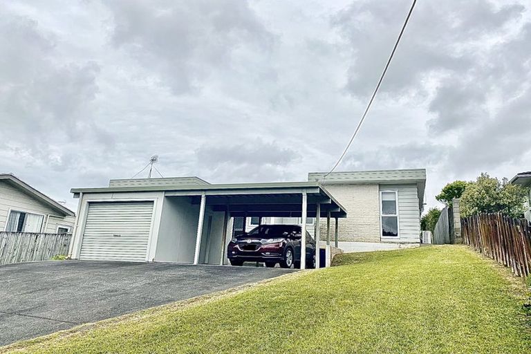Photo of property in 1/91 Diana Drive, Glenfield, Auckland, 0627