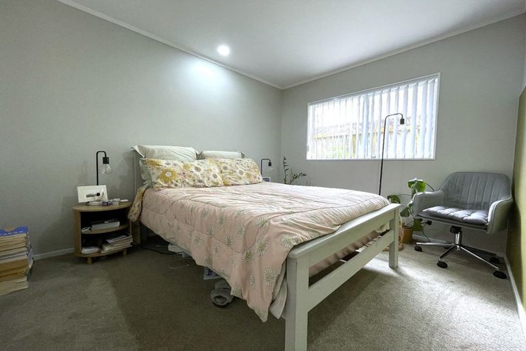 Photo of property in 6 Veagh Place, Highland Park, Auckland, 2010