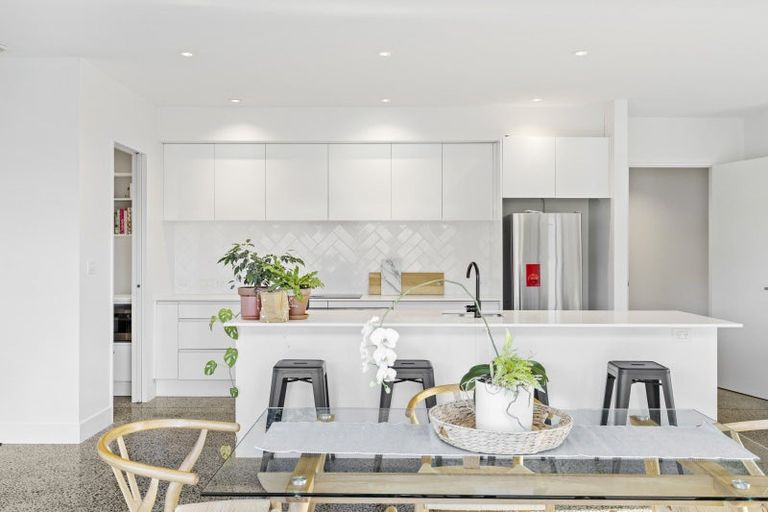 Photo of property in 111 Polson Hill Drive, Aokautere, Palmerston North, 4471