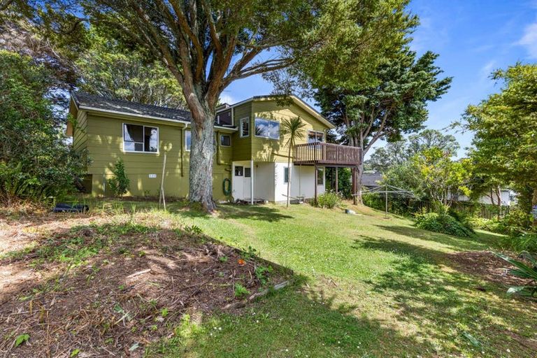 Photo of property in 10 Tusac Place, Totara Vale, Auckland, 0627