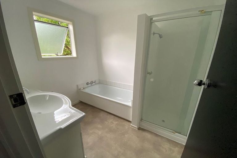 Photo of property in 84 Ravenwood Drive, Forrest Hill, Auckland, 0620