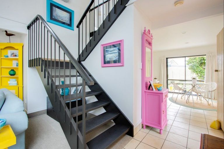 Photo of property in 3 Moana Place, Taradale, Napier, 4112