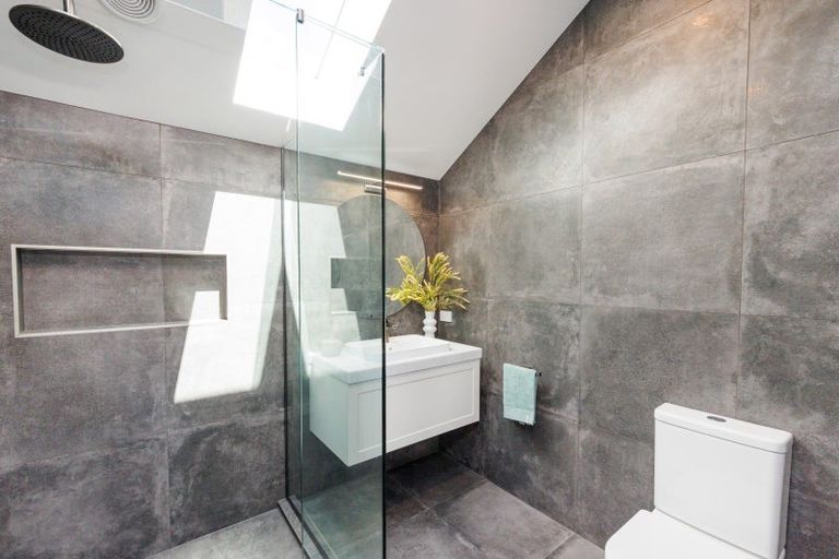 Photo of property in 17a Lincoln Terrace, Hokowhitu, Palmerston North, 4410