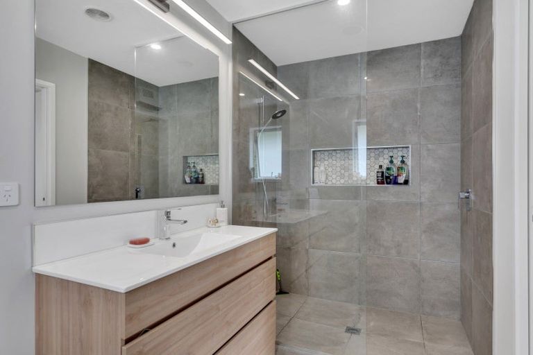 Photo of property in 70 Feist Street, Carterton, 5713