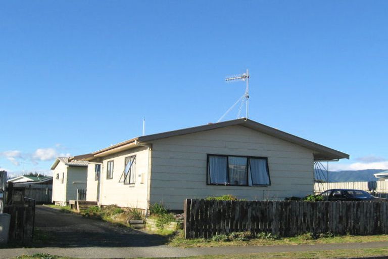 Photo of property in 7 Colenso Place, Otaki Beach, Otaki, 5512