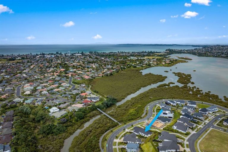 Photo of property in 96 Arran Point Parade, Orewa, 0931