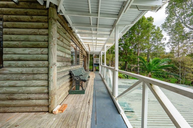 Photo of property in 14 Te Aute Ridge Road, Waitakere, Henderson, 0781