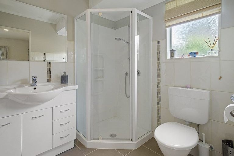 Photo of property in 6 Ernest Shackleton Place, Waiuku, 2123