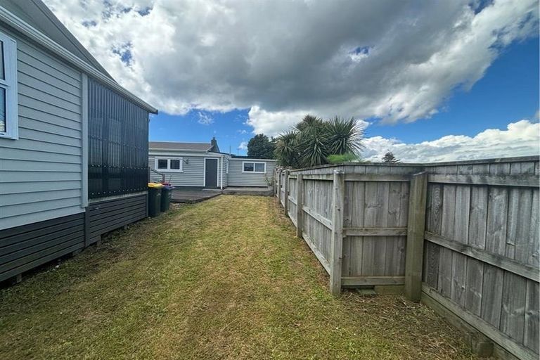 Photo of property in 197 Seaview Road, Westown, New Plymouth, 4310