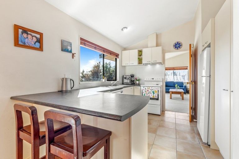 Photo of property in 12/76 Target Road, Totara Vale, Auckland, 0629