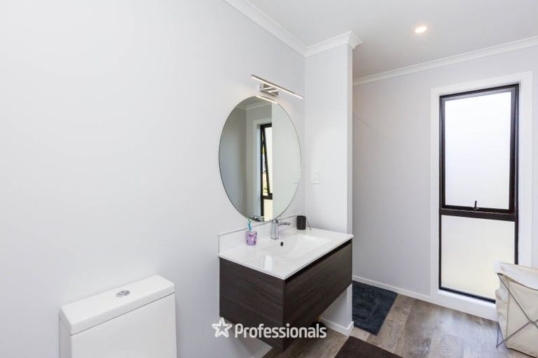 Photo of property in 2 Dahl Drive, Wallaceville, Upper Hutt, 5018