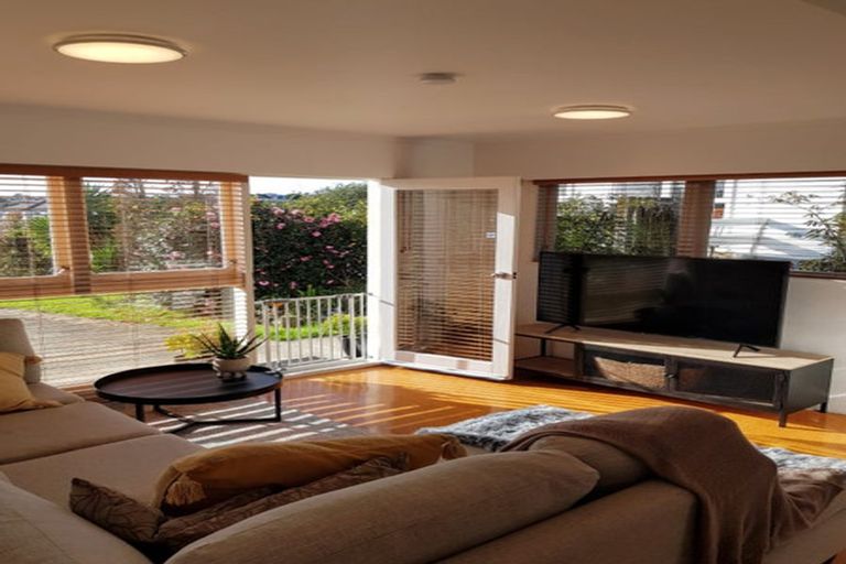 Photo of property in 5 Madison Place, Forrest Hill, Auckland, 0620