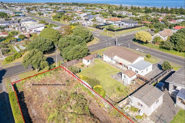 Photo of property in 19 Karewa Street, Castlecliff, Wanganui, 4501