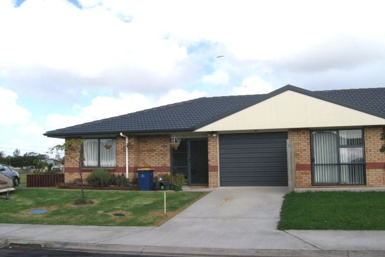 Photo of property in Kessel Way, 3/5 Craiburn Street, Ranui, Auckland, 0612