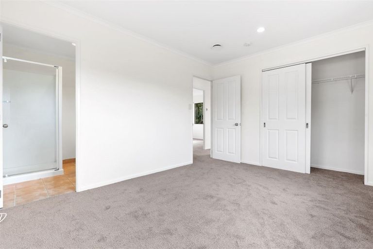 Photo of property in 27 Mt Lebanon Crescent, The Gardens, Auckland, 2105