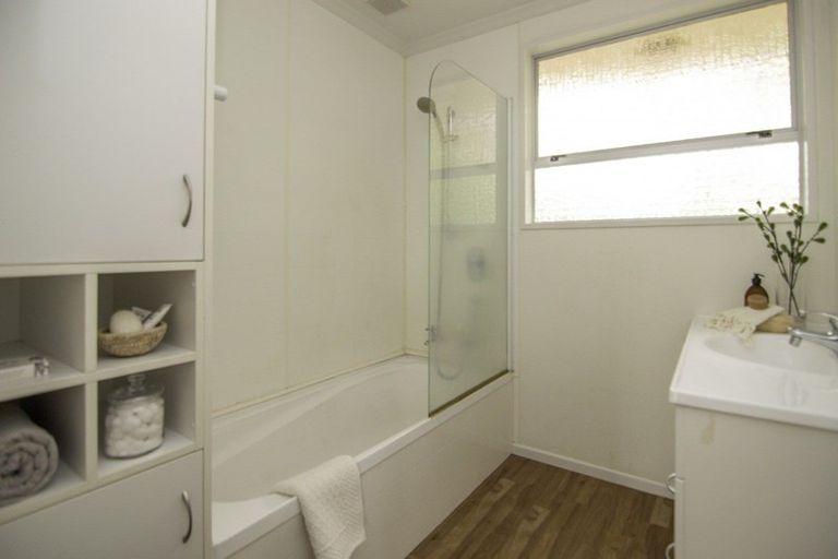 Photo of property in 8a Earl Place, Hokowhitu, Palmerston North, 4410