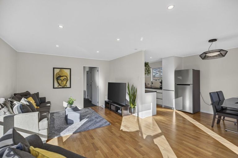 Photo of property in 21 Heaphy Street, Westown, New Plymouth, 4310