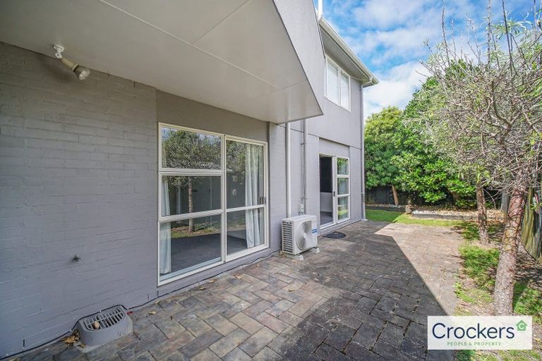 Photo of property in 2/21 The Esplanade, Eastern Beach, Auckland, 2012