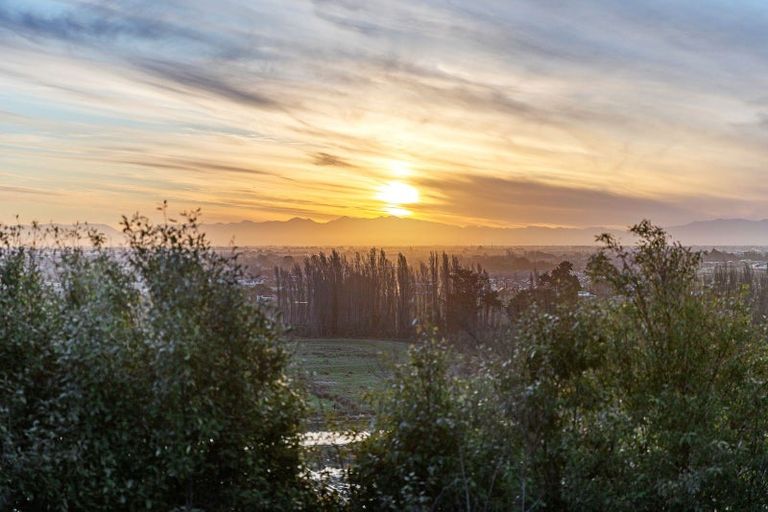 Photo of property in 16 Highcrest Heights, Westmorland, Christchurch, 8025