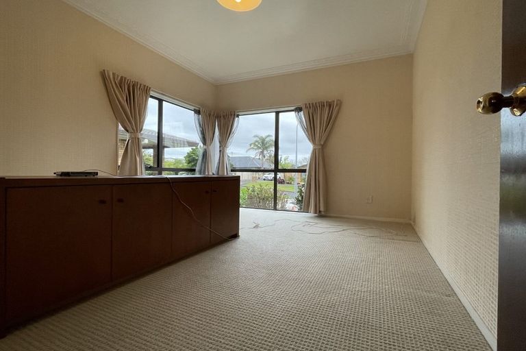 Photo of property in 5 Kookaburra Place, Botany Downs, Auckland, 2010