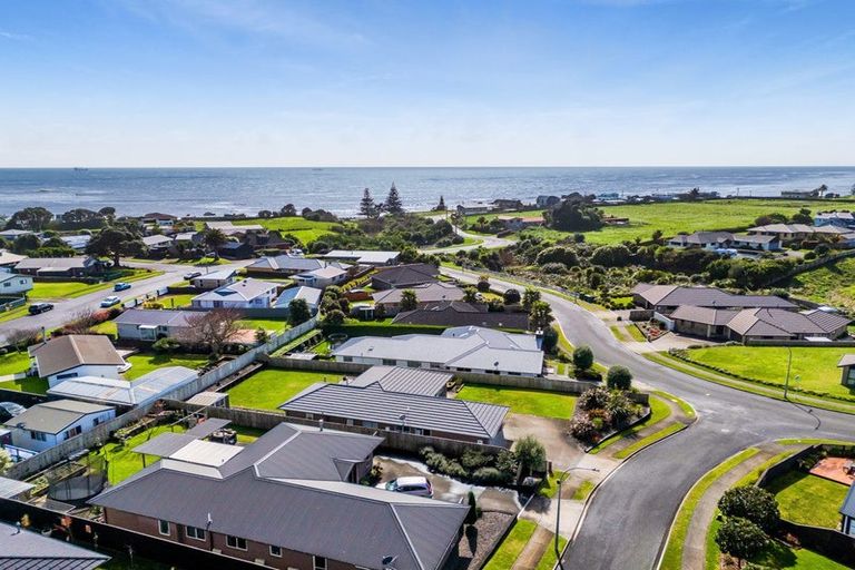 Photo of property in 2 Huetu Place, Bell Block, New Plymouth, 4312