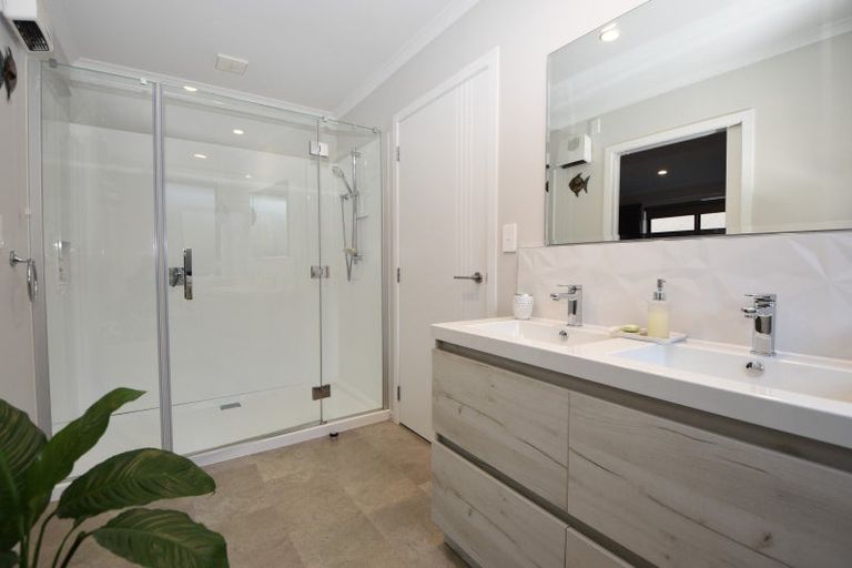 Photo of property in 2 Hereford Drive, Carterton, 5713