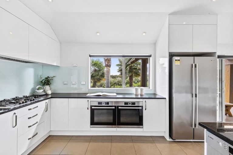 Photo of property in 127 Vaughans Road, Okura, Albany, 0792