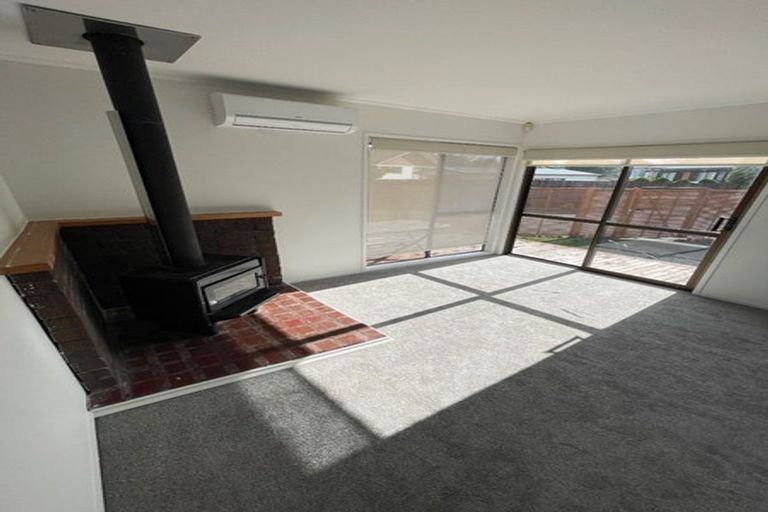 Photo of property in 15 Lyren Place, Half Moon Bay, Auckland, 2012
